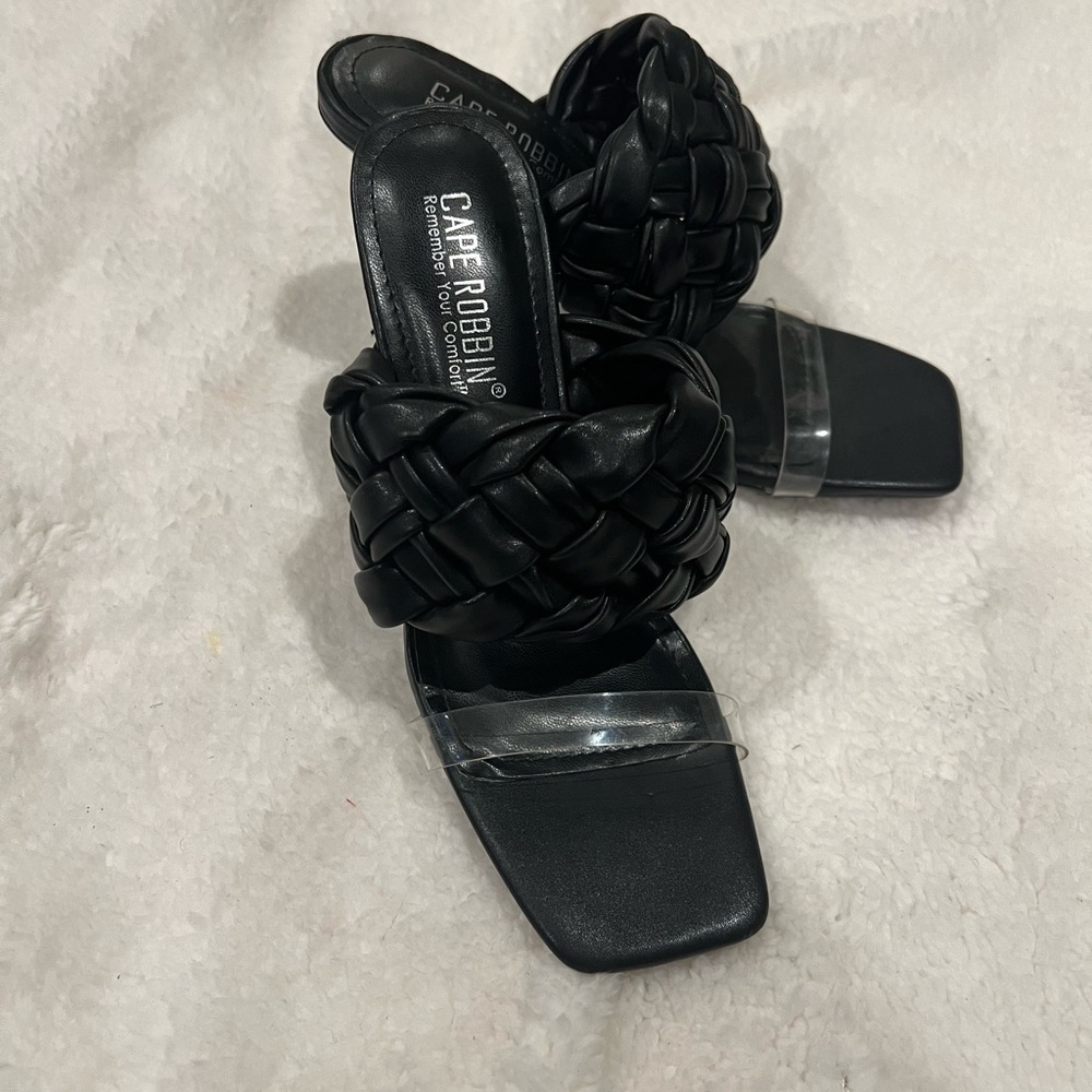Cape‎ Robbin heels